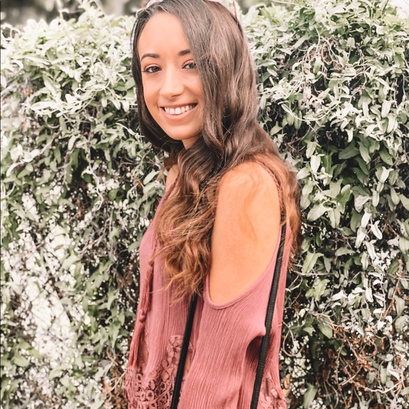 Meet the Posher sisters, Tara and Tessa! - Picture 3 of 4